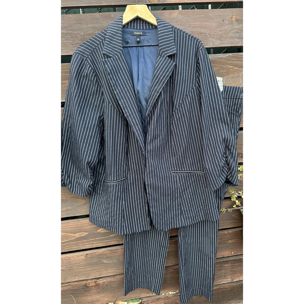 Torrid‎ Women's Pant Suit Size 3 Pin Stripes Navy/White